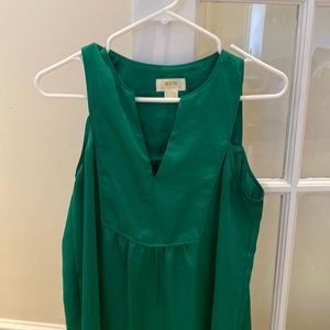 Green silky Maeve by Anthropologie size 6 v neck green tank!